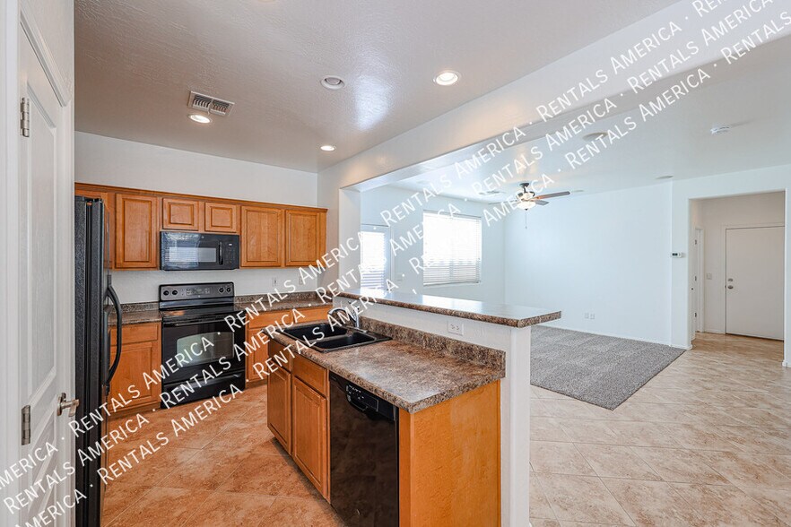 Building Photo - 591 S Buena Vista Ct