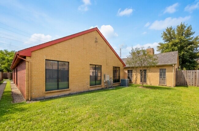Building Photo - 11111 Jones Rd W