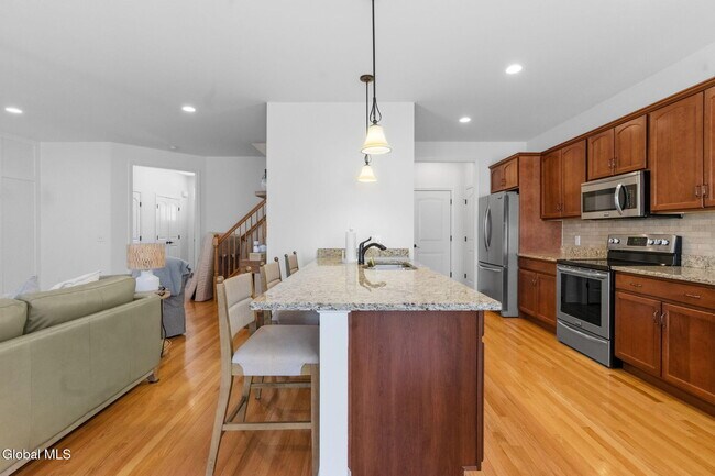 Building Photo - 4B Inglewood Dr