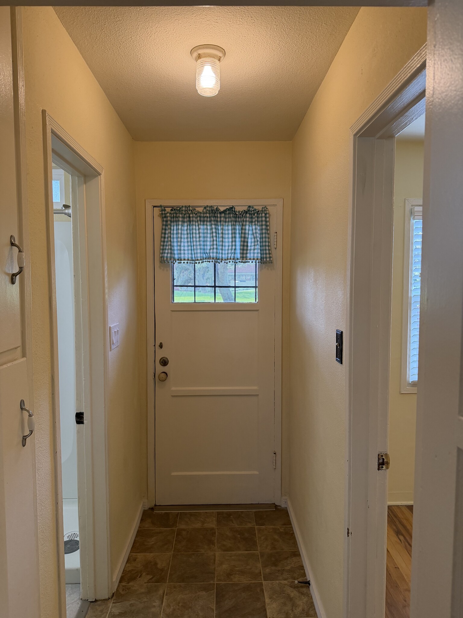 Building Photo - 248 Glover Ave