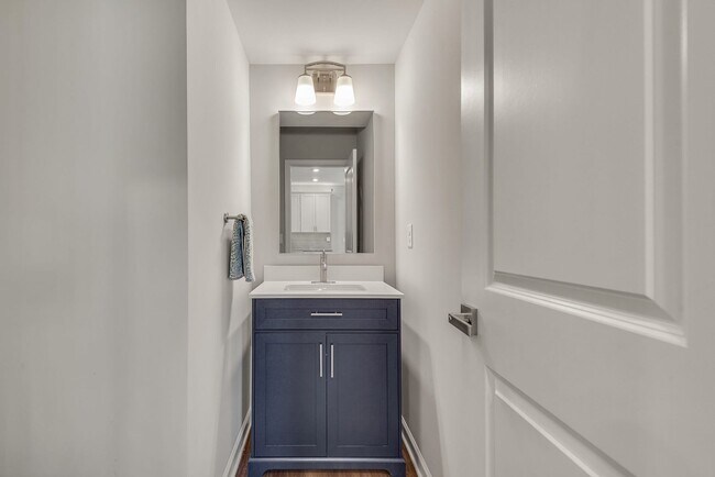 Building Photo - Bright, Modern, Spacious 4bd/3ba Home in Prime Scottdale Location