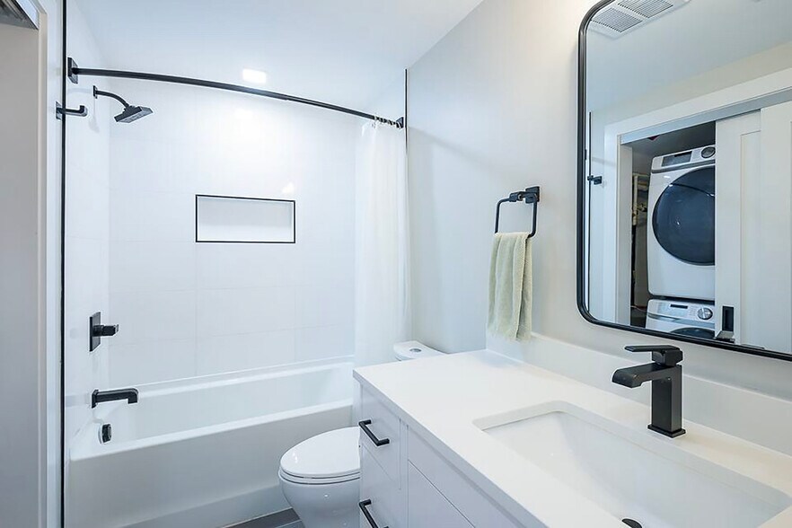 Building Photo - 2309 Ontario Rd NW