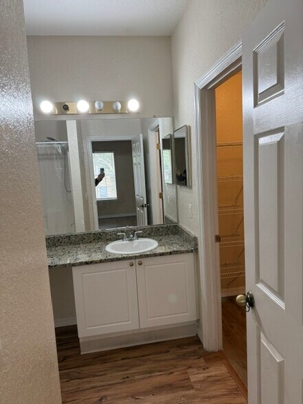 Granite Countertop in Bathroom - 823 Grand Regency Pointe