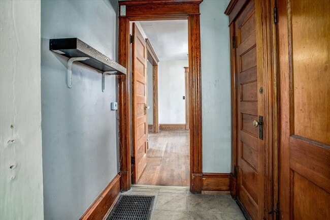 Building Photo - 908 E 31st St