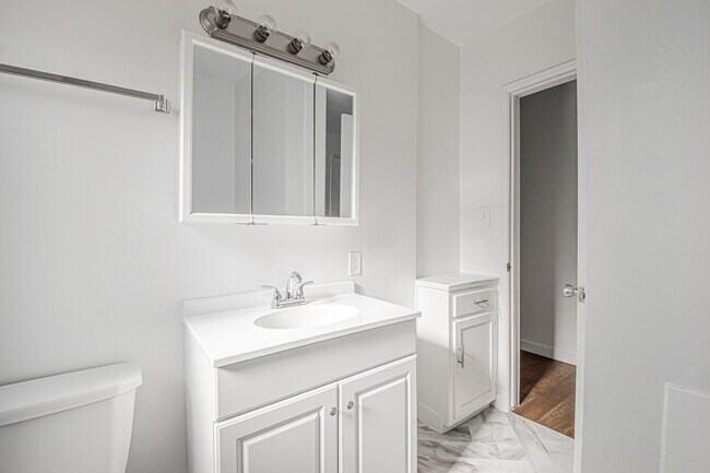 Building Photo - 5844 W 88th St