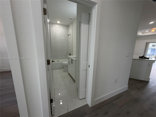 Building Photo - 723 Ivan Ave S