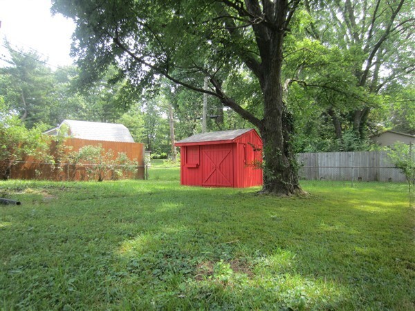Building Photo - Well-Maintained 3-Bedroom Beauty!