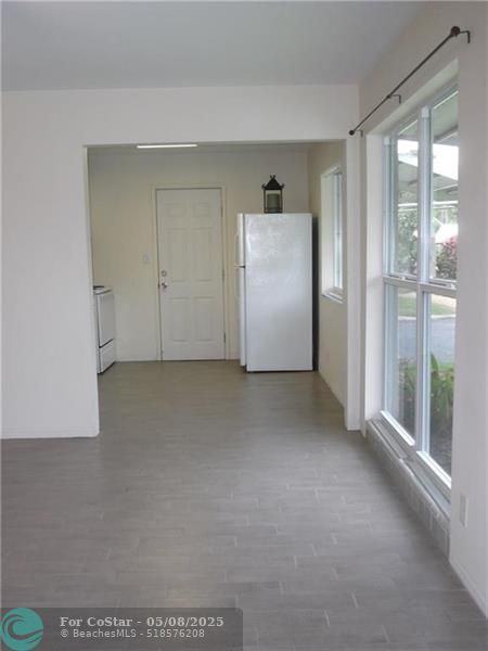 Building Photo - 420 NE 22nd Ave