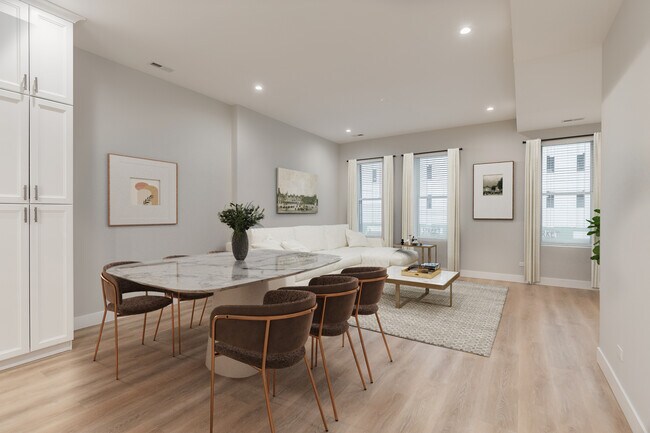 Building Photo - 864 N State St