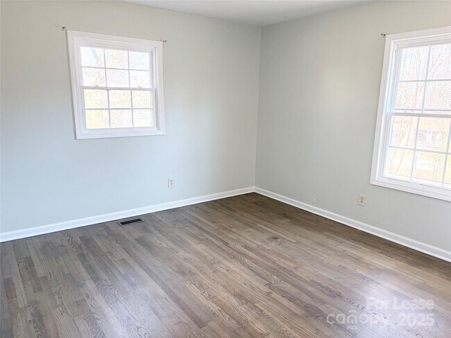 Building Photo - 2567 Bob White Ln