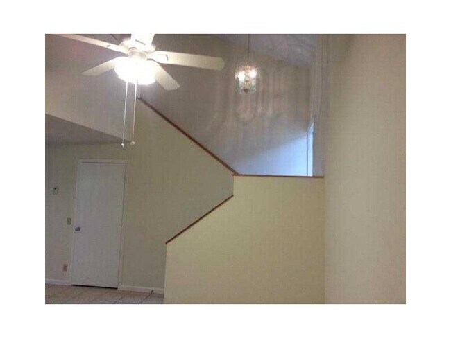 Building Photo - 6542 Via Regina