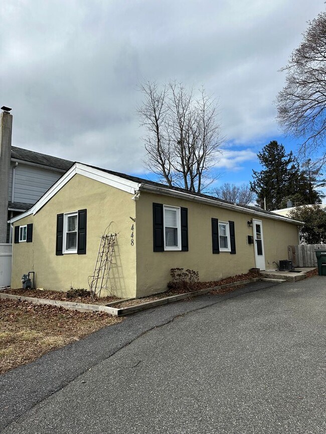 Building Photo - Updated 2 Bedroom Home in Media Borough with Private Yard