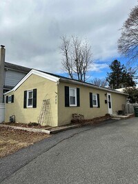 Building Photo - Updated 2 Bedroom Home in Media Borough with Private Yard