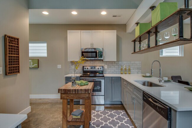 Building Photo - Large East Nashville Modern House - 3 Bedr...