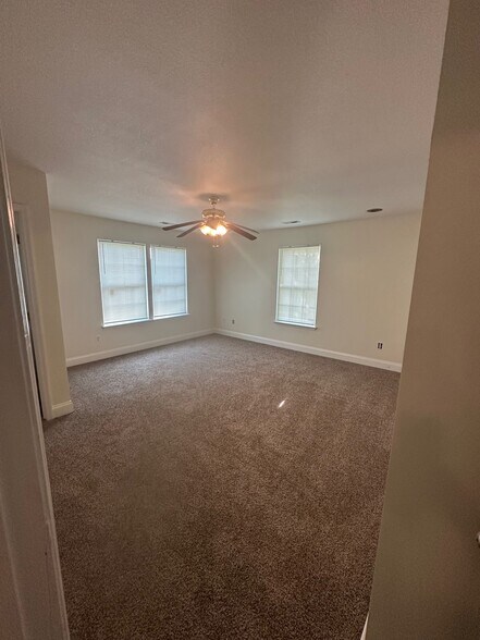 Building Photo - 1830 Tunnel Blvd