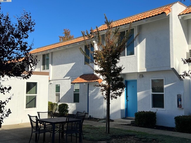 Primary Photo - 3499 Norton Way