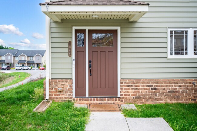 Building Photo - 1066 Commonwealth Cir