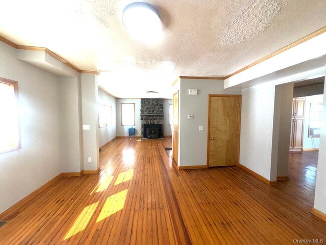 Building Photo - 16 Lake Ave