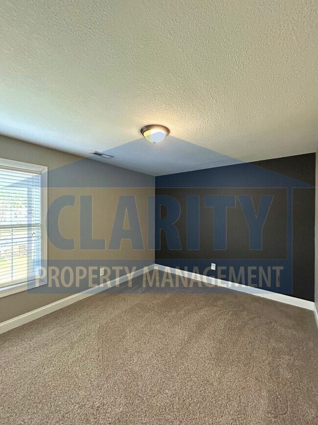 Building Photo - 3131 Pin Oaks Cir NE