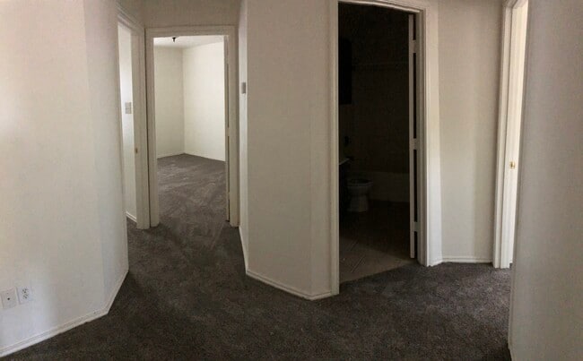 Building Photo - 1205 Village Garden Dr