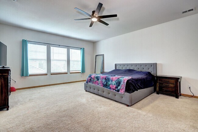 Building Photo - Canterberry Crossing Parker CO 4 bed 3 bat...