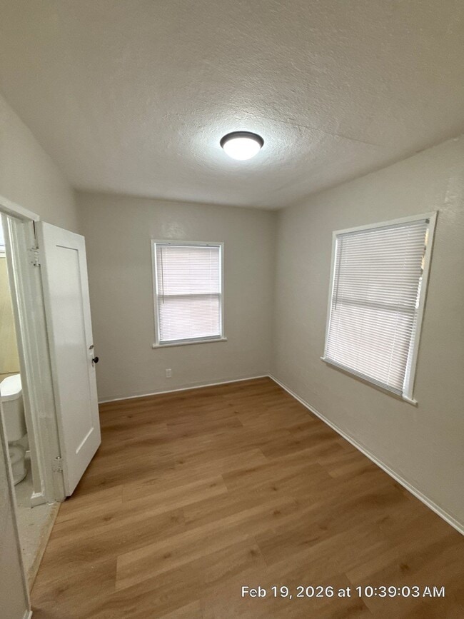 Building Photo - 946-948 E Nocta