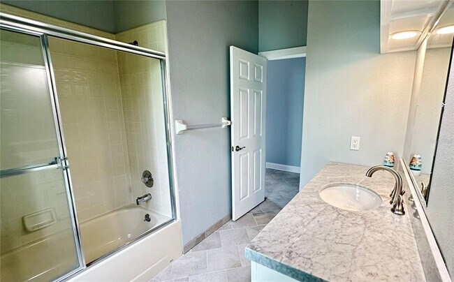 Building Photo - 806 Pine Shores Cir