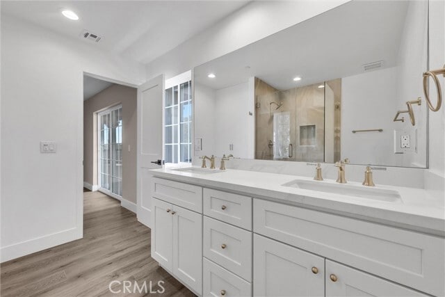 Building Photo - 16385 Valencia Ave