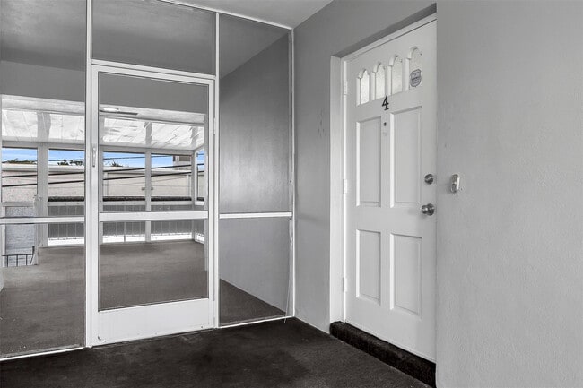 Building Photo - 1049 NW 30th Ct