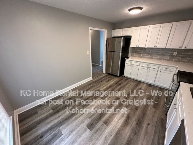 Building Photo - 708 NW Mock Ave