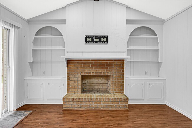 Building Photo - 1014 Robinson St