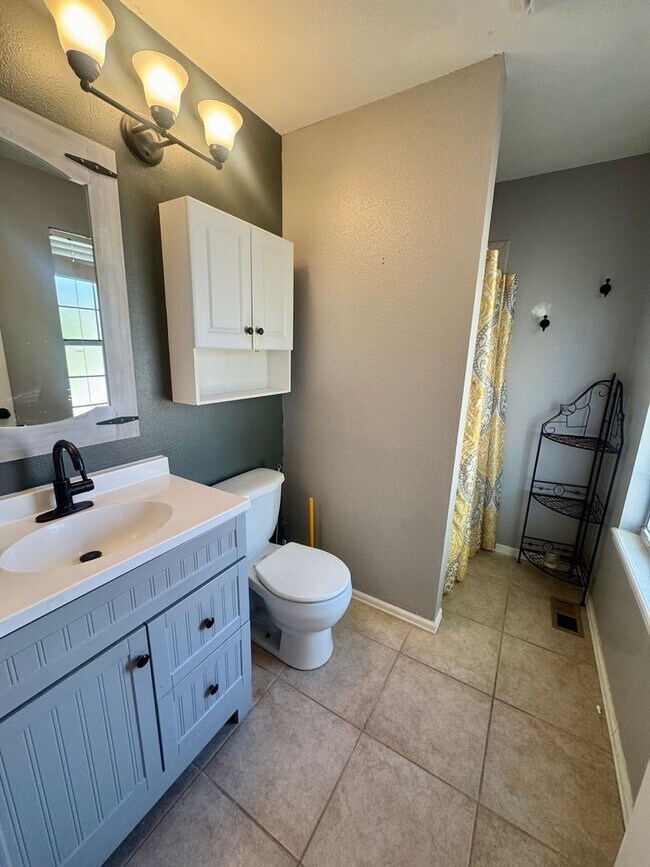 Building Photo - 4 Bedroom home in Stunning Rockrimmon