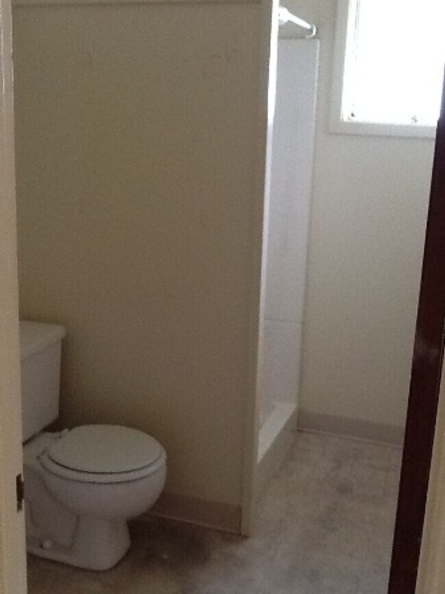 Building Photo - 1918