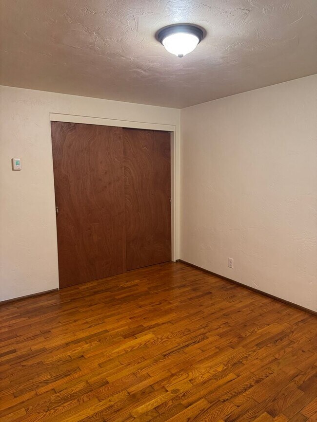 Building Photo - 1270 W Hilliard Ln
