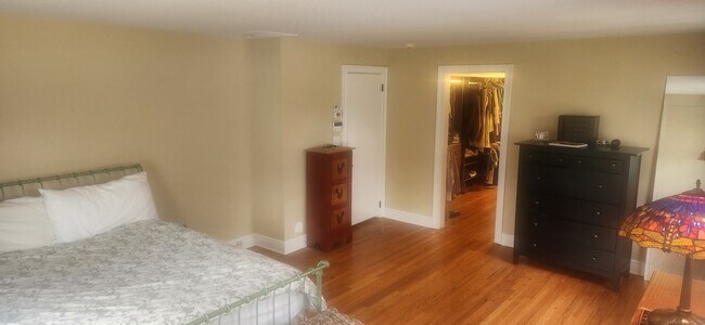 Building Photo - 41 Cedar Ln