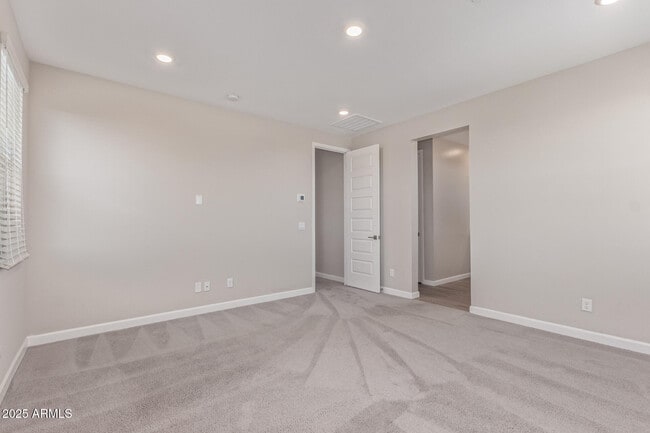 Building Photo - 5835 E Rose Garden Ln