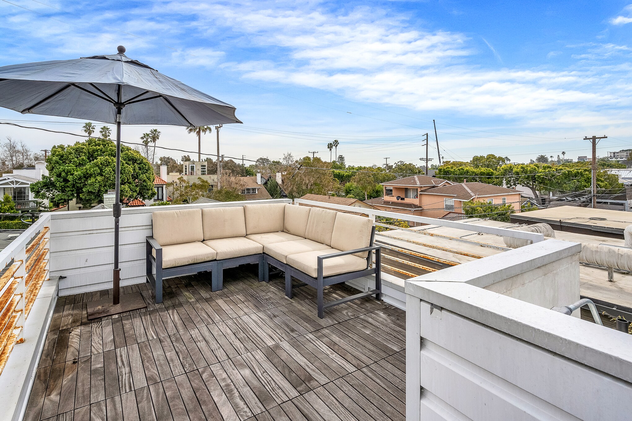 Rooftop deck - 718 Marine St