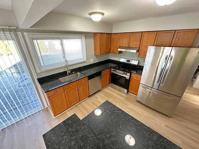 Building Photo - 908 Parker Dr