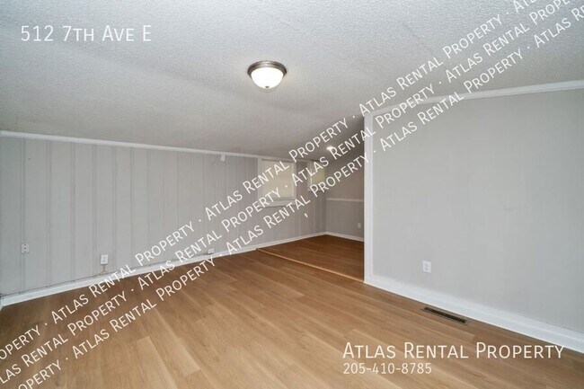Building Photo - 512 7th Ave E