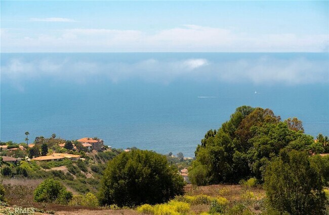 Building Photo - 6542 Ocean Crest Dr