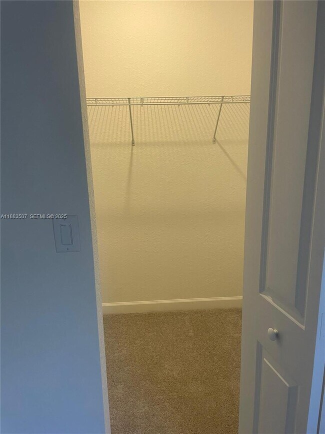 Building Photo - 204 10th Ct