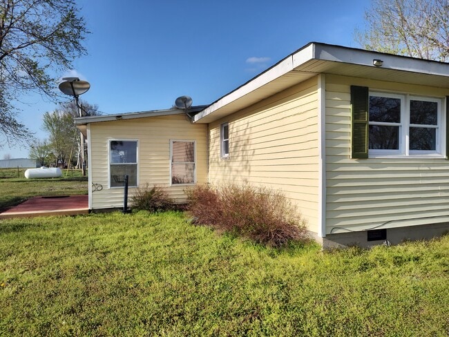 Building Photo - 2025 N 432