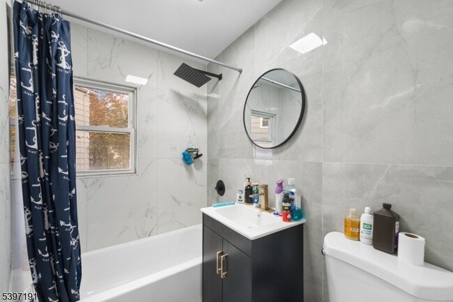 Building Photo - 22 Crescent Ct