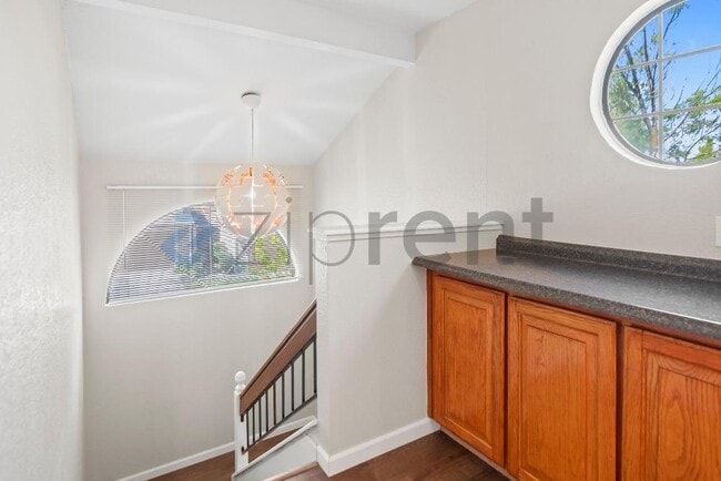 Building Photo - 1225 Oak Hill Ct