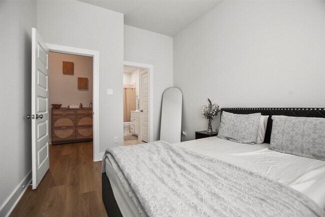Building Photo - 5010 Vly Wind Ct