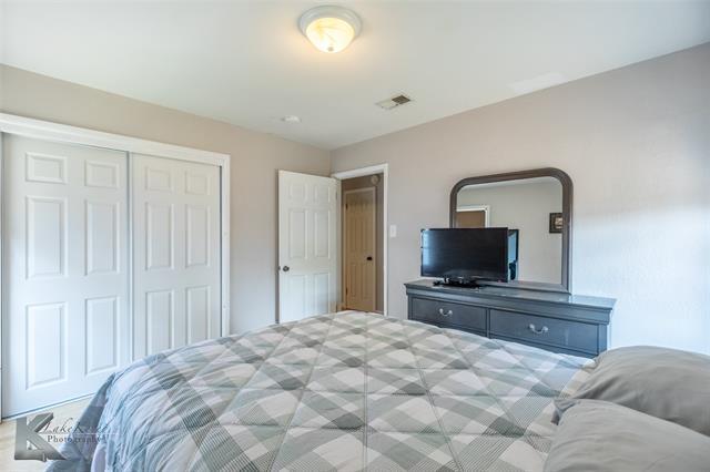 Building Photo - 833 Westview Dr