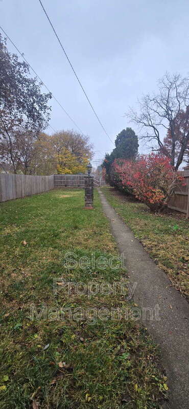 Building Photo - 224 Killea St