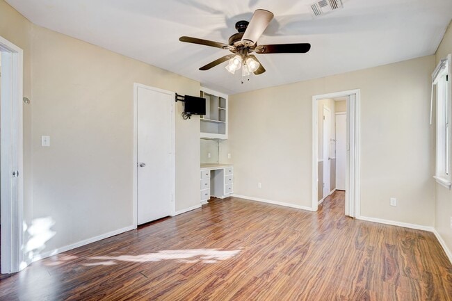 Building Photo - Stylish Home with Covered Deck & Easy I-44...
