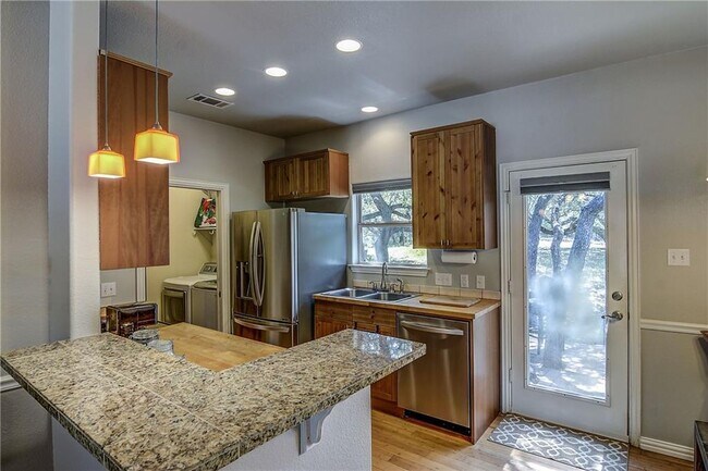 Building Photo - 17106 Oak Cliff Cir