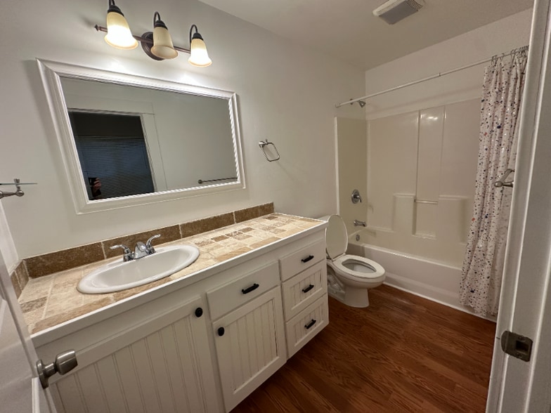 Building Photo - 401 Abby Rd